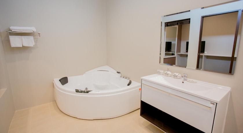 Image of Executive Suite 10