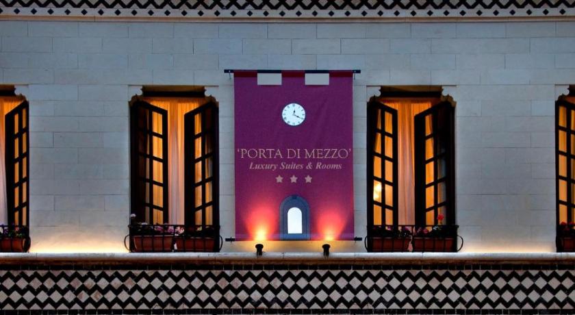 Porta Di Mezzo Luxury Suites & Rooms