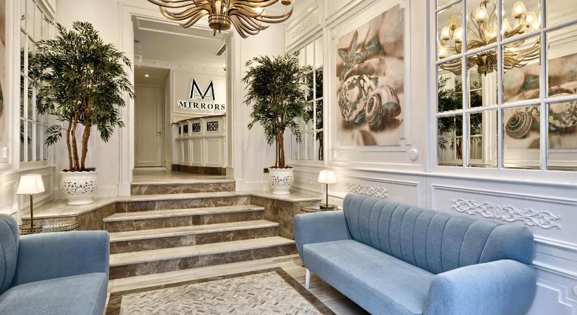 Mirrors Hotel photo