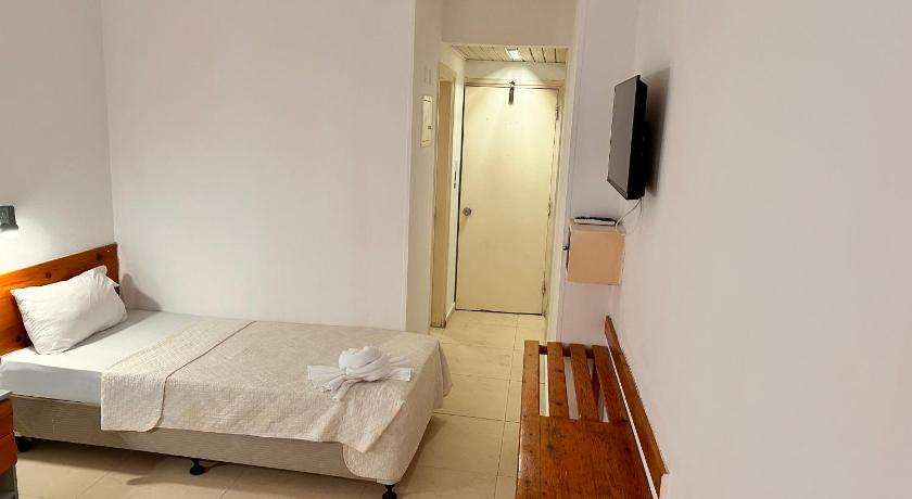 Зображення Номер з двома односпальними ліжками та краєвидом (Twin Room with View) 3