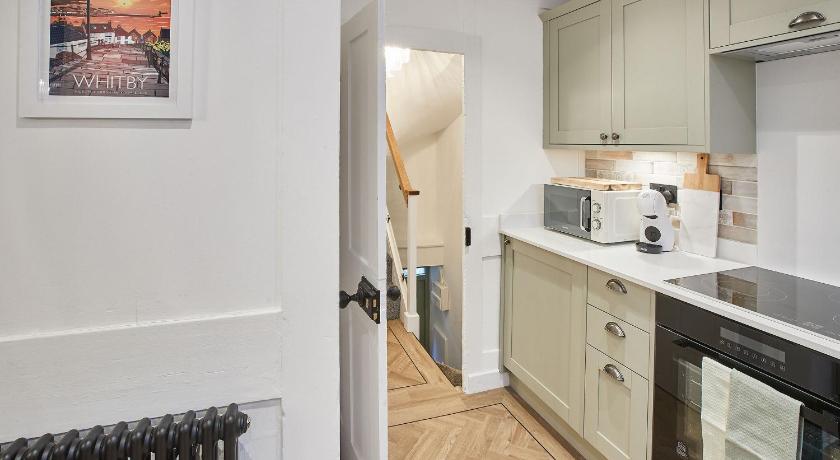 Whitby Boutique - Market Quarters - image 33
