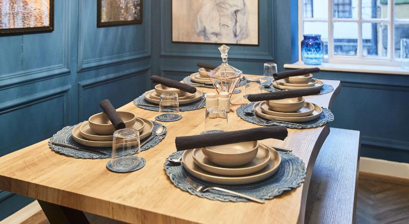 Whitby Boutique - Market Quarters - image 3