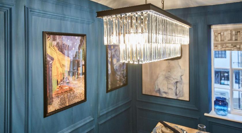 Whitby Boutique - Market Quarters - image 5