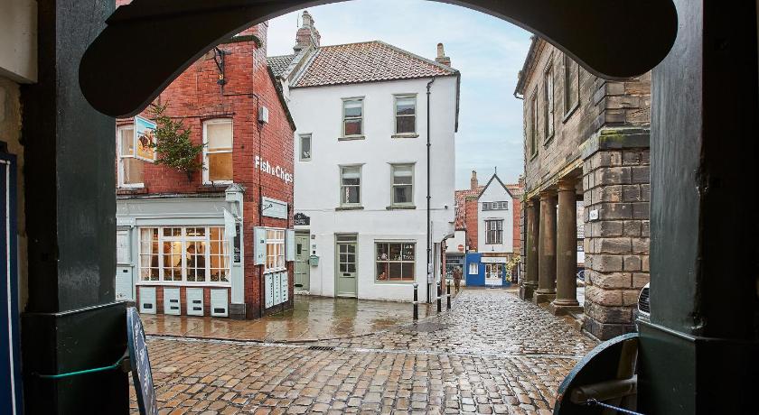 Whitby Boutique - Market Quarters - image 12