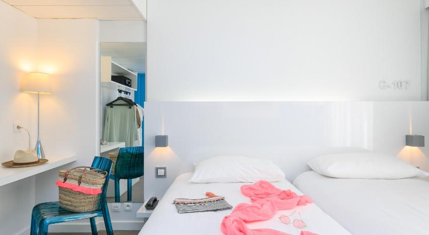 Image of Superior Double Room with Balcony 14