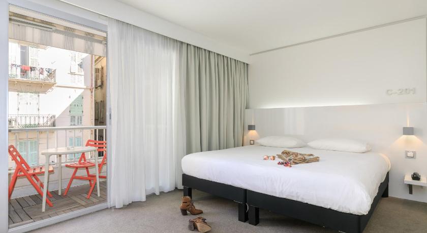 Image of Standard Room with 2 single beds 10