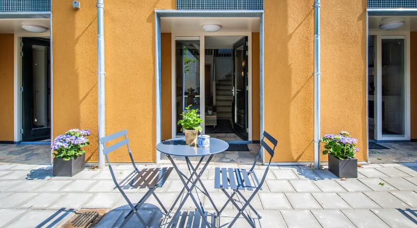Plantage Garden Apartments - main image
