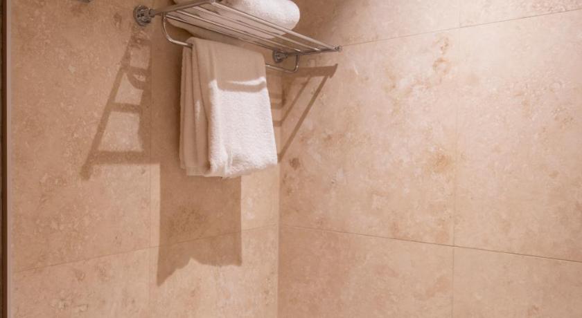 Image of 1 King Bed 7