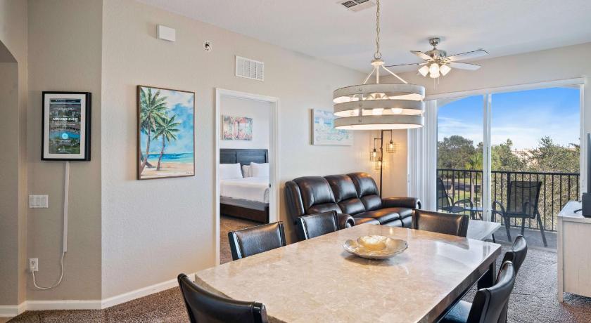 Image of Deluxe Three-Bedroom Apartment 4
