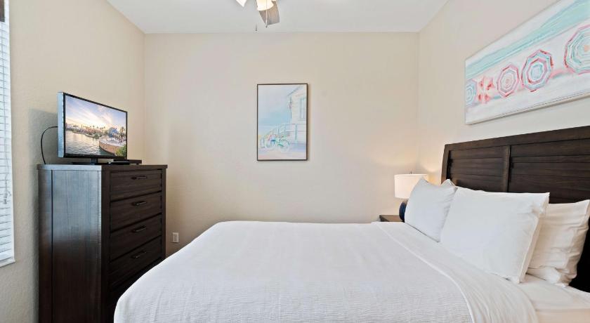 Image of Deluxe Three-Bedroom Apartment 10