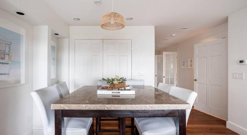 뉴 런던 (CT) Spacious Oceanview Villa Elegant Coastal Escape, Sleeps 22 5성급 숙소 로비