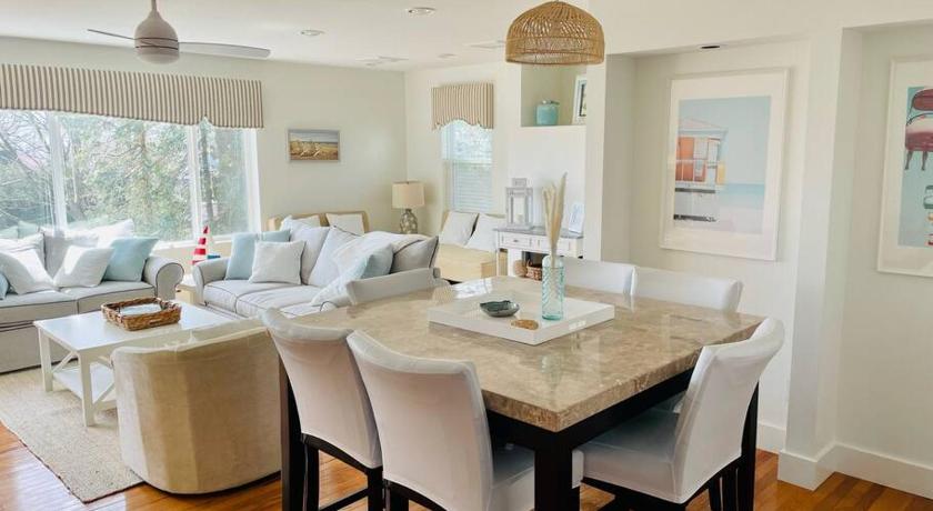 뉴 런던 (CT) Spacious Oceanview Villa Elegant Coastal Escape, Sleeps 22 5성급 숙소 로비