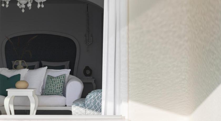 Image of Royal Pool Suite 12