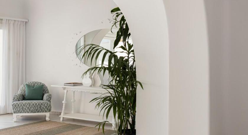 Image of Royal Pool Suite 13