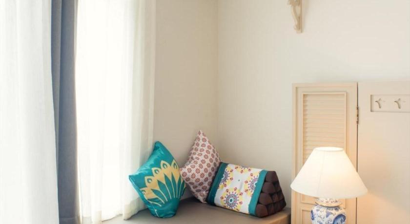 Image of Deluxe King Room 5