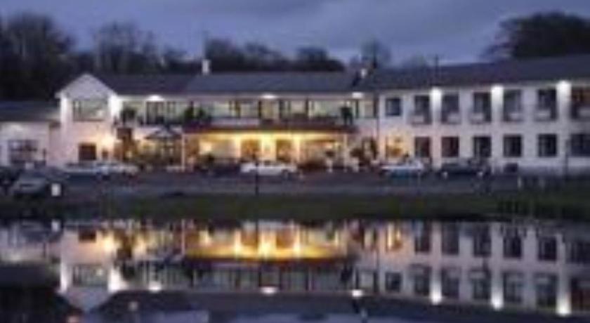 Lakeside Manor Hotel