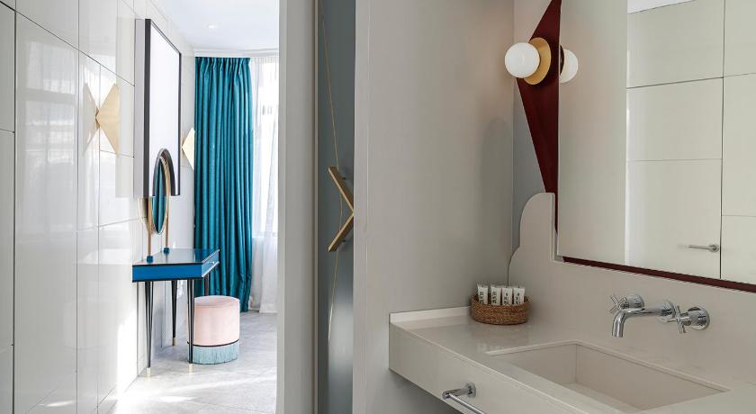 Image of Deluxe Room with Gran Via Panoramic Views 2