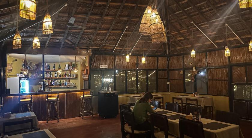 Hotel Tharu Garden And Beer Bar — Chitwan (4)