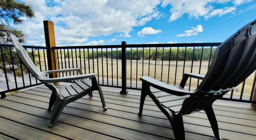 肖洛 Mountain Escape, w/Fireplace! 4星级 住宿 大堂