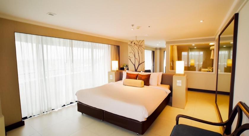 Image of Corner Deluxe Room 5
