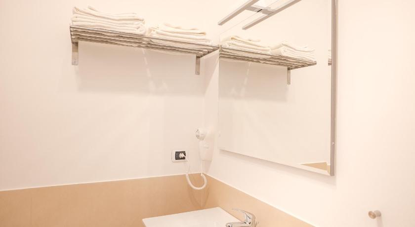 Image of Deluxe Double or Twin Room 13