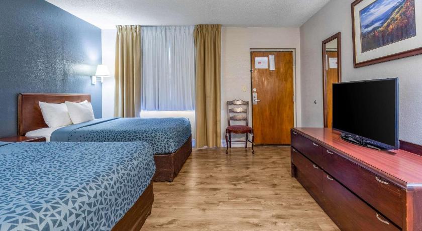 Image of 2 Queen Beds, Nonsmoking 9