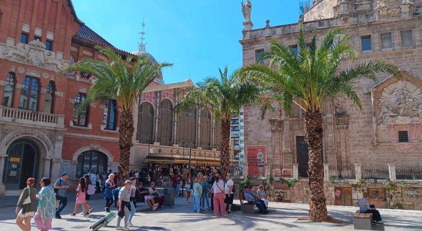 Apartment near Plaza Ayuntamiento in the historic center of Valencia - image 3
