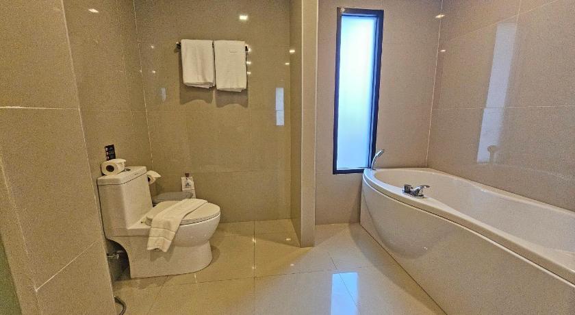 Image of Junior Suite with Bathtub 8