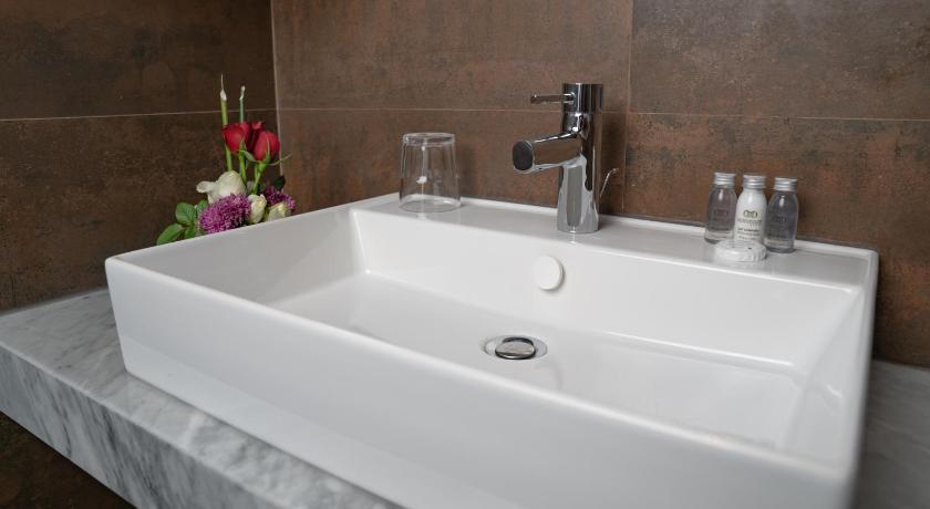 Image of Deluxe Double or Twin Room with Balcony 2