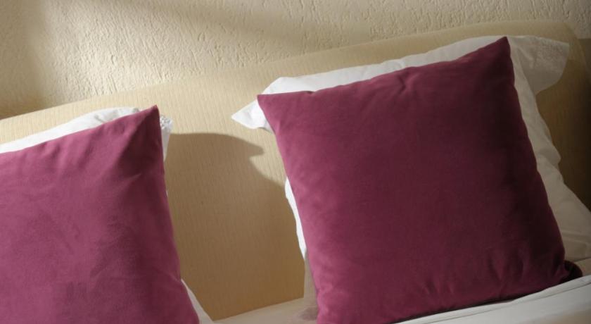 Image of One-Bedroom Suite with Garden View 3