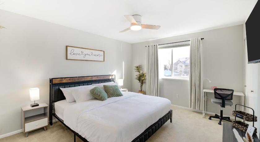 阿尔瓦达 (CO) Comfy Family-size Townhome 2BR-5 People near Old town Arvada-10min walk 4星级 住宿 套房
