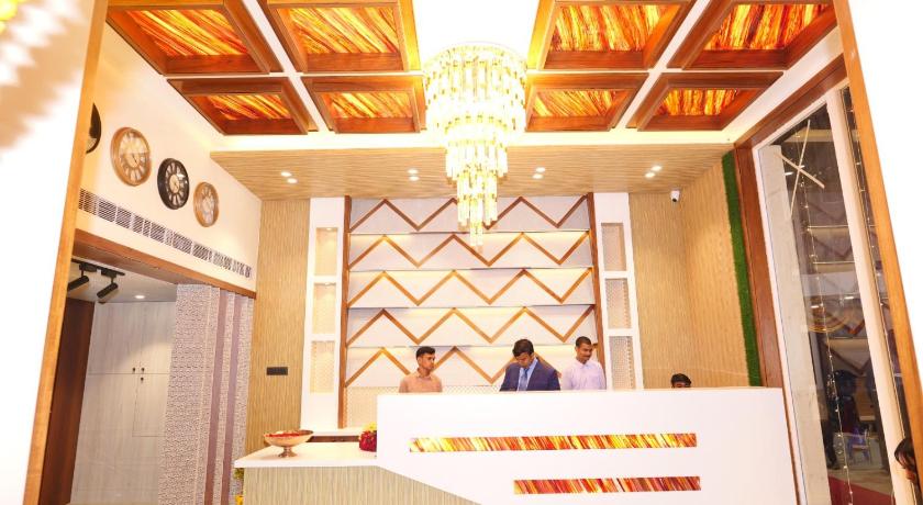 ラジギル 7 Hills Hotel & Resort 3つ星 ホテル 外観