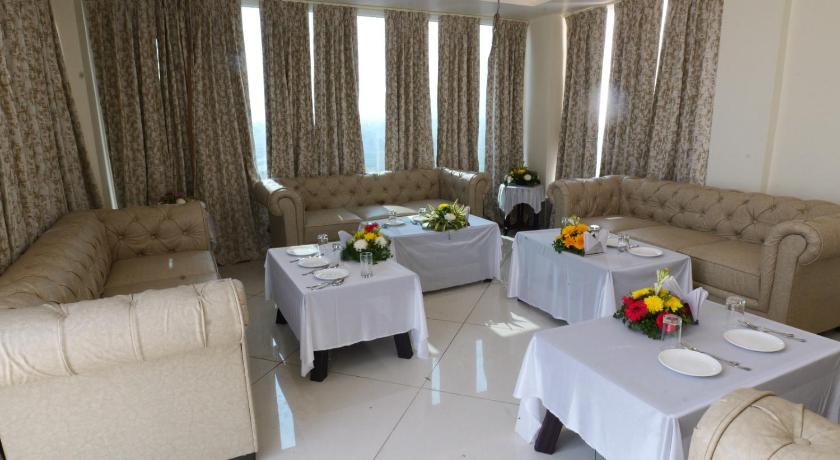 ラジギル 7 Hills Hotel & Resort 3つ星 ホテル ロビー