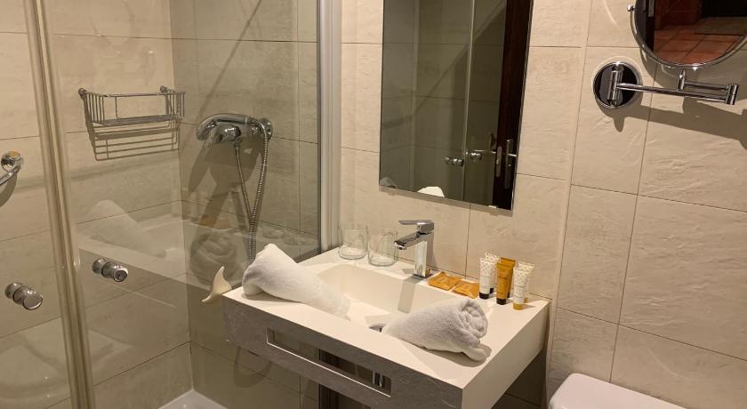 Image of Standard Double Suite 17