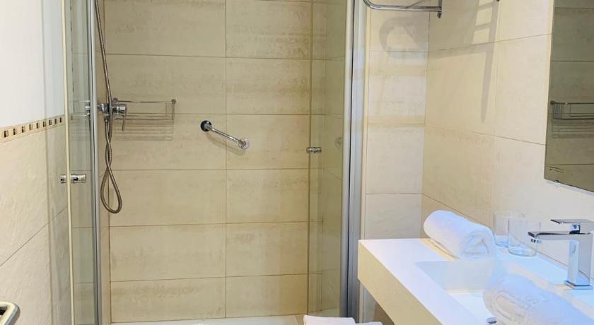 Image of Standard Double Suite 12
