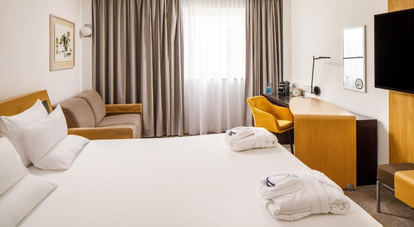 Executive Room with 1 Queen size bed and 1 conv ertible Sofa fotója 0