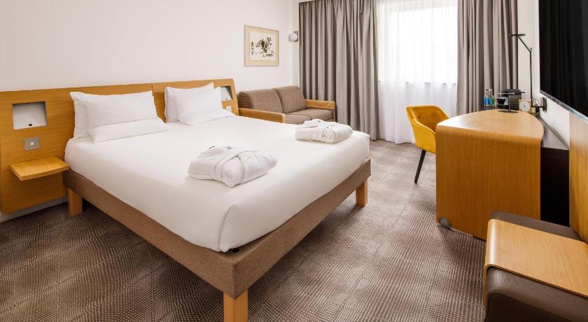 Executive Room with 1 Queen size bed and 1 conv ertible Sofa fotója 1