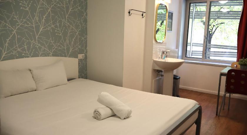 Image of Double Room Ensuite 3