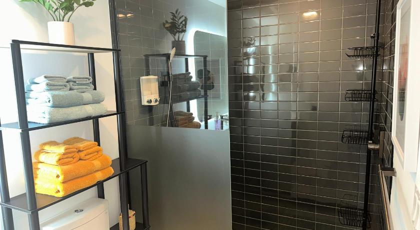 Miami (FL) Exceptional Studio with King Bed and Queen Sofa-bed 4-Star Accommodation pool
