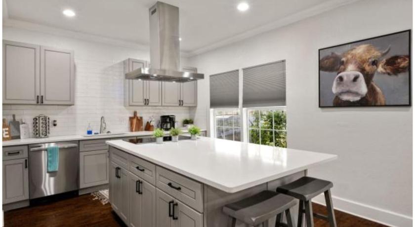 San Antonio Experience Serenity in a 4BR3BA Downtown Home 4-Star Accommodation exterior