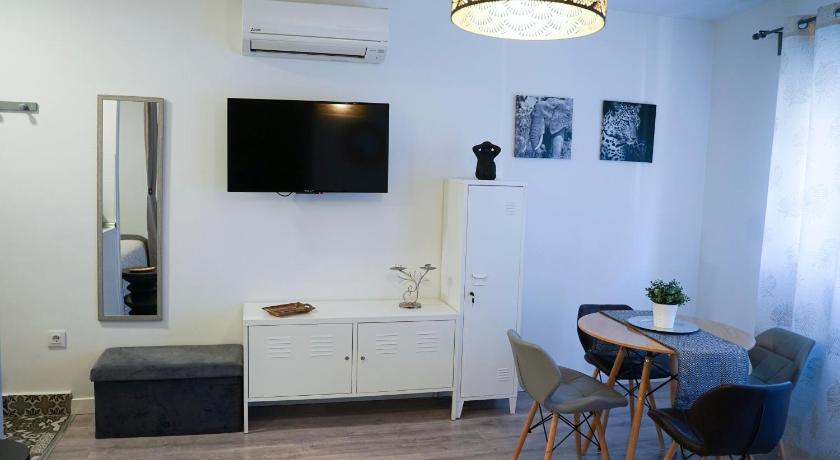 プラセンシア Apartamentos Suites Cariatide 3つ星 ゲストハウス 外観