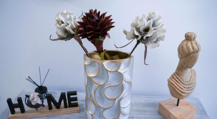 プラセンシア Apartamentos Suites Cariatide 3つ星 ゲストハウス プール