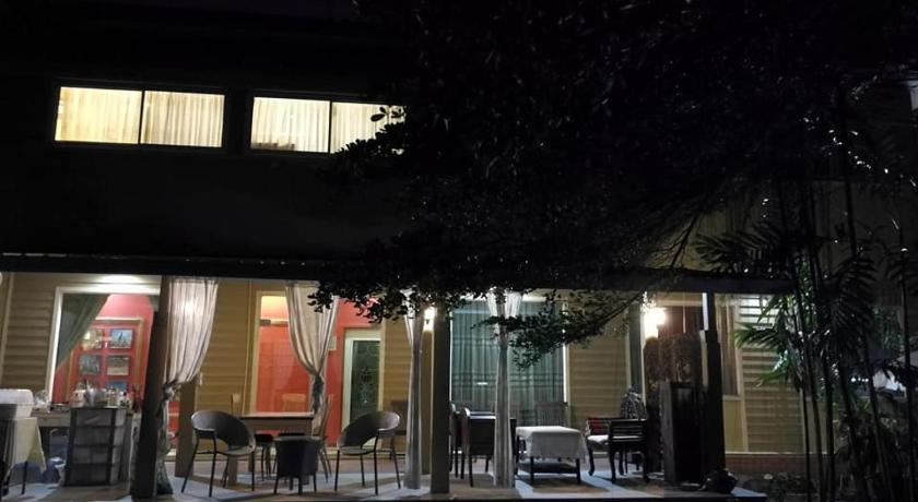 バンコク นอนในสวน รีสอร์ท 3つ星 ホテル 外観