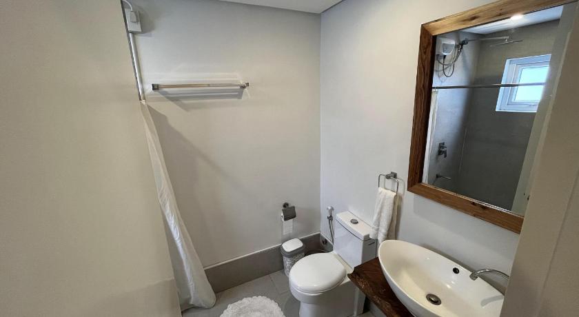 Image of Deluxe Queen Room 6