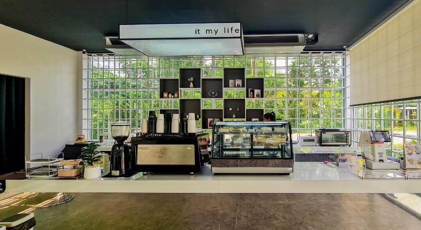 It my life cafe x camp - image 3