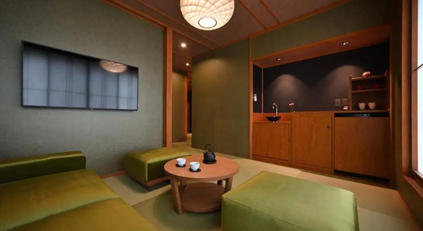 Image of Deluxe Suite Family 0