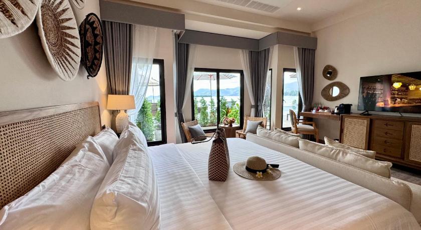 Image of Beachfront Villa - One-Way Airport Transfer Included 1