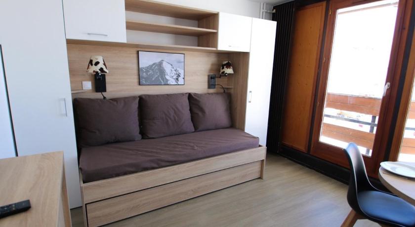 Image of Studio with Mountain View (Sunday) 0