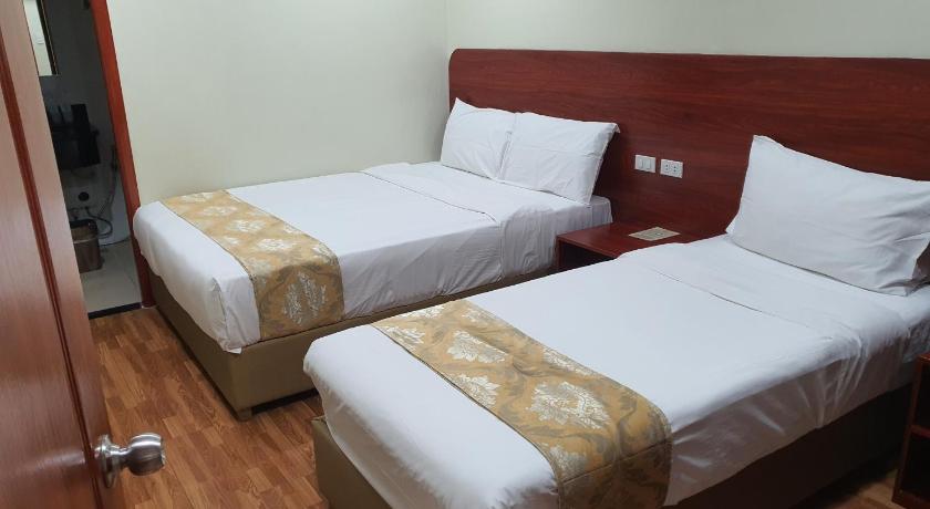 Image of Deluxe Family Suite 5