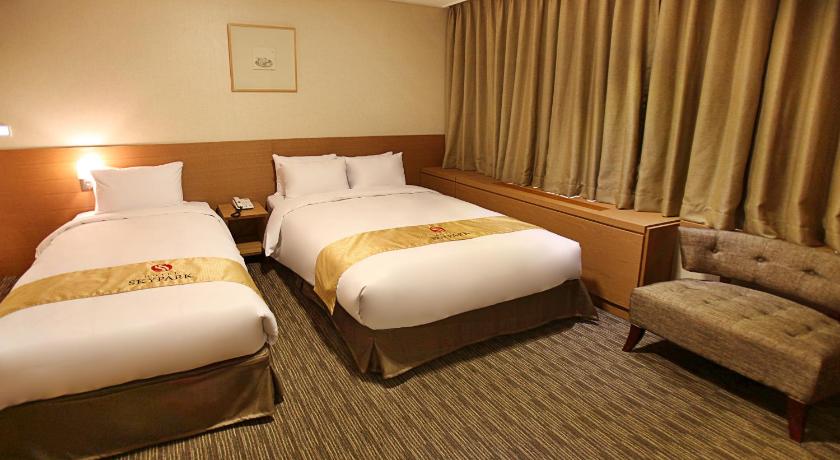 Image of Deluxe Twin 5